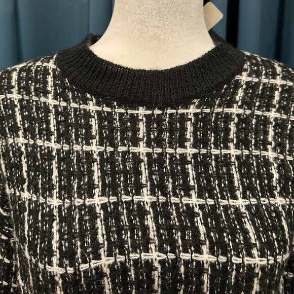 Zie LA Two Piece Skirt and Sweater Set - Picture 5 of 12